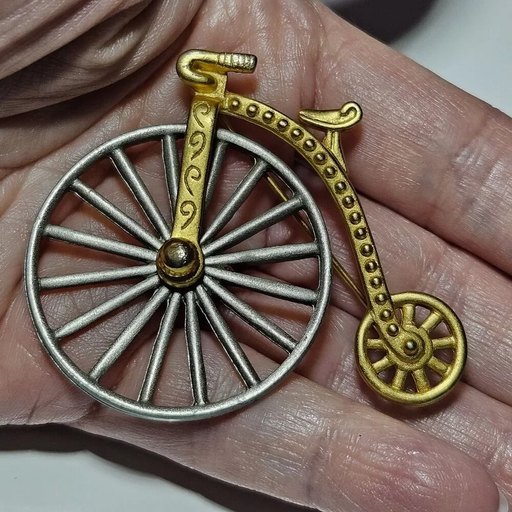 Vintage JJ Jonette Silver & Gold Tone Bicycle Spinning Wheel Articulated Pin